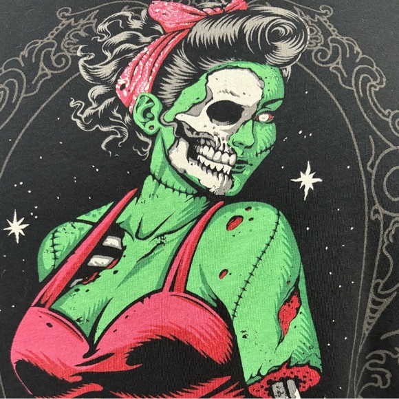 Heritage by TORRID Zombie Pin Up Girl Classic Fit Jersey Crew Tee | Size M/10 - Picture 2 of 7